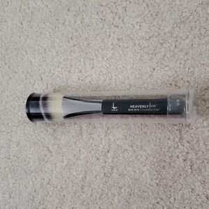 NEW IT Cosmetics Angle Brush